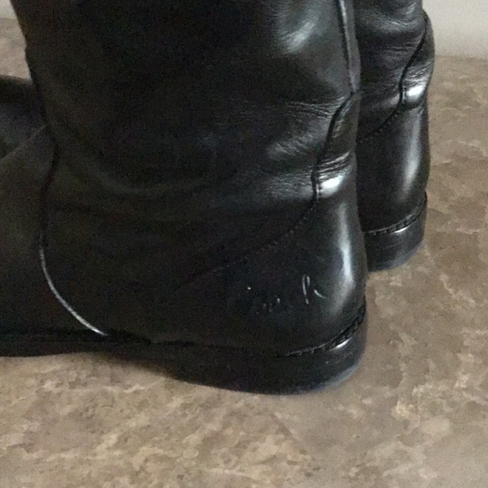 Boot - Picture 2 of 7